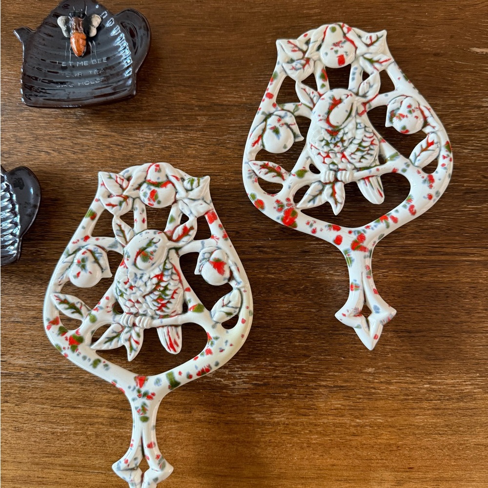 Set of 2 Vintage Floral Bird Ceramic Trivets - Picture 2 of 4